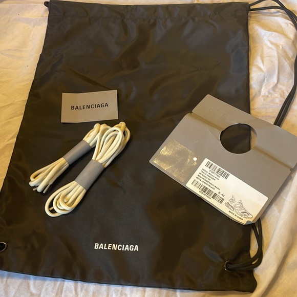 Balenciaga men’s track sneaker color beige .worn once - Picture 8 of 9